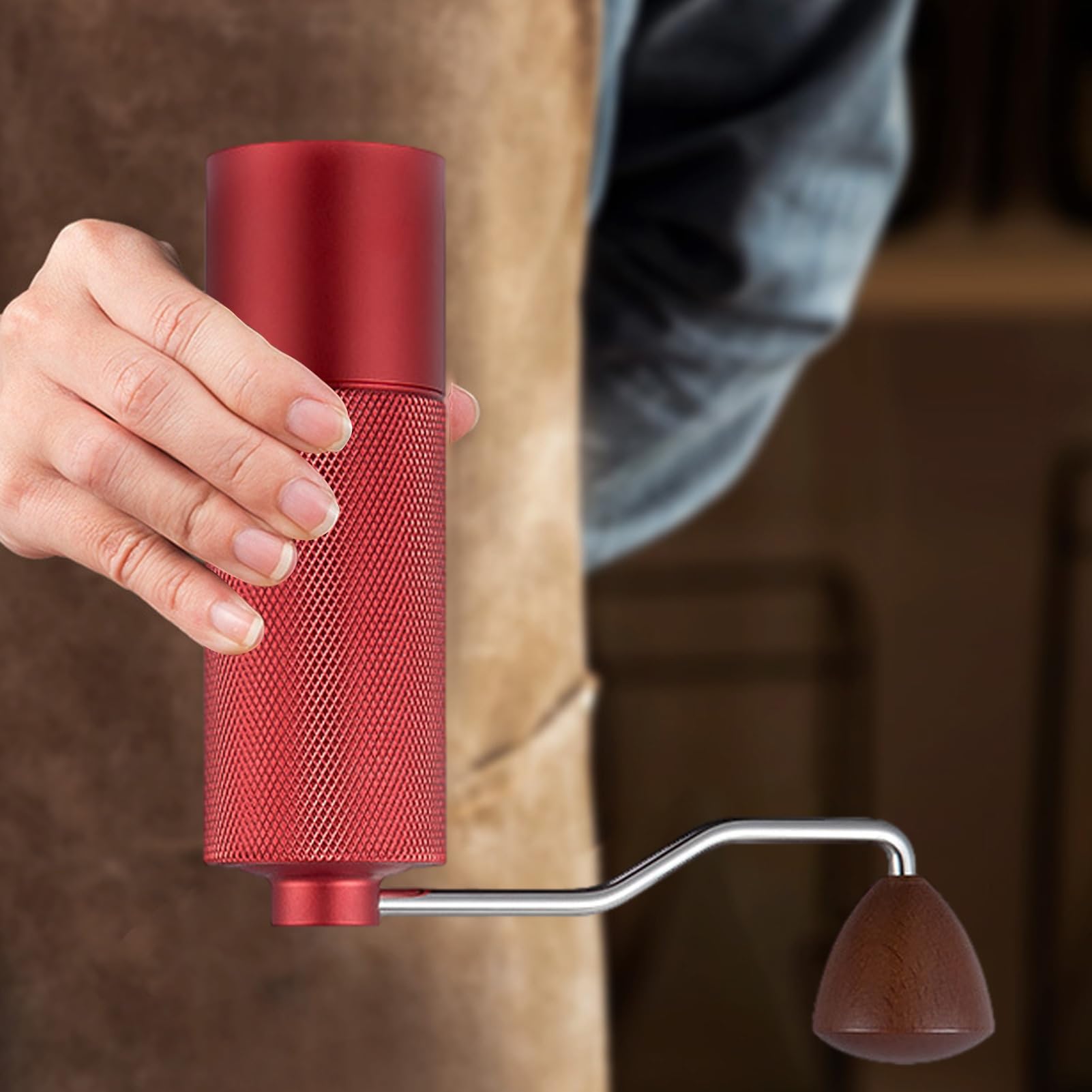 مطحنة قهوة يدوية فاخرة من الفولاذ المقاوم للصدأ بمقبض شبكي محكم